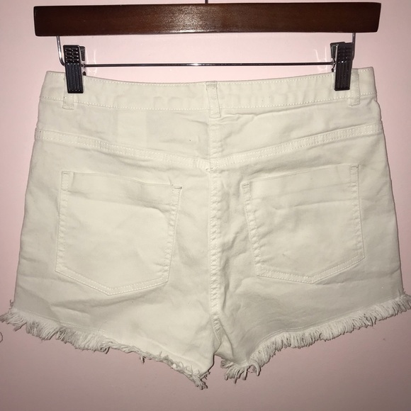 High Waisted Eyelet Shorts - Picture 3 of 3
